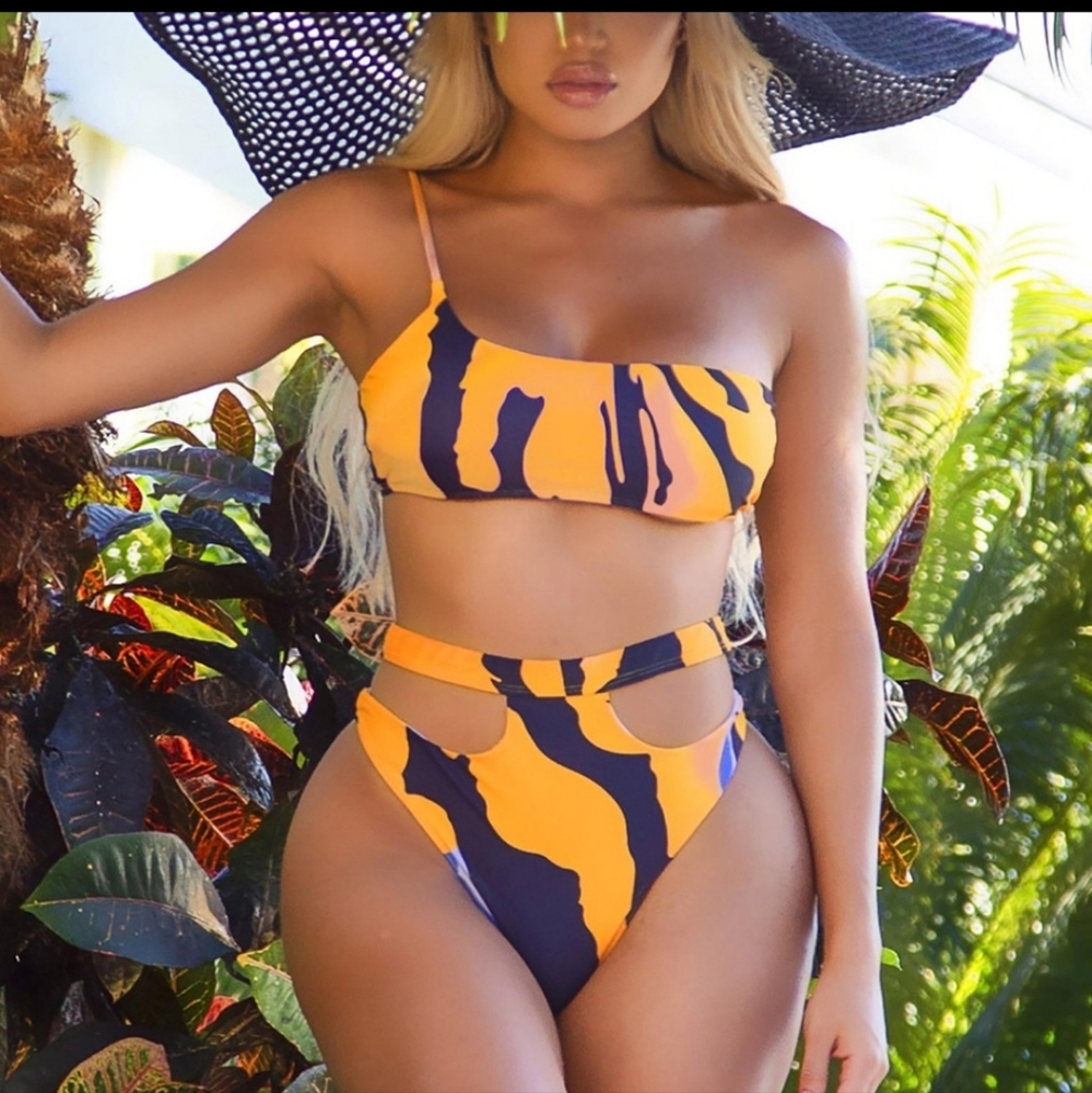 NWOT Matte Collection Bradly X Yellow Bikini Size Large
